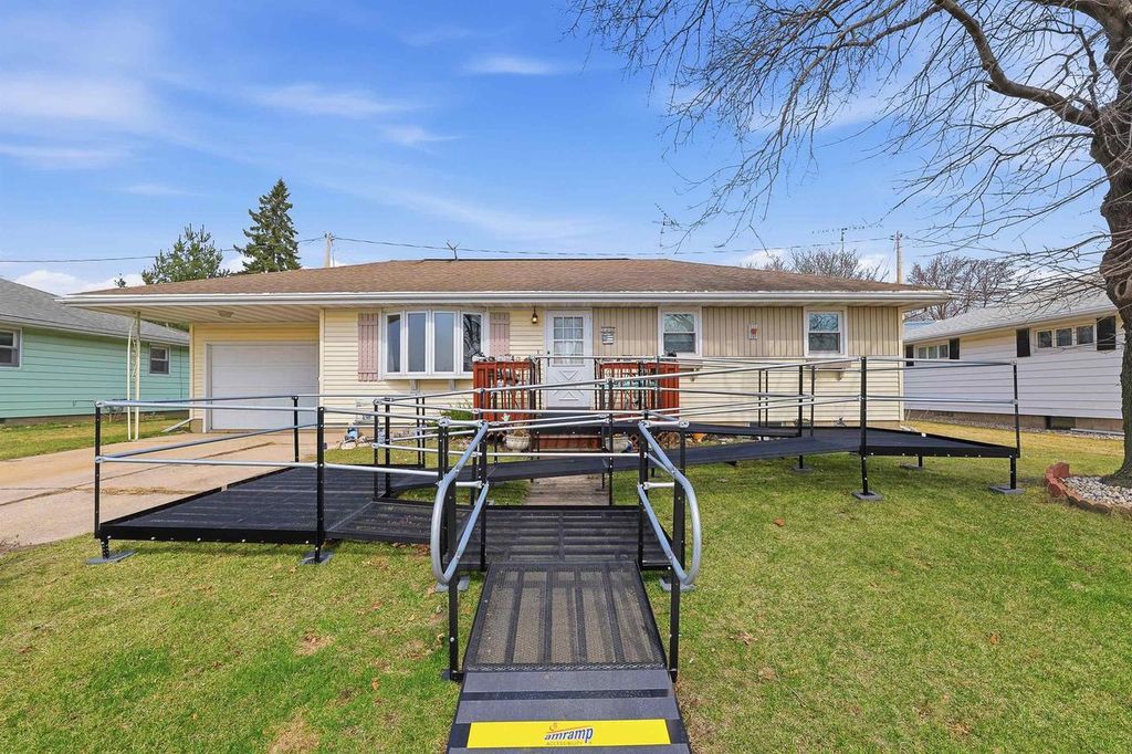 Photo of 522 W Lincoln STREET, Waupun, WI 53963 (MLS # 2019391)