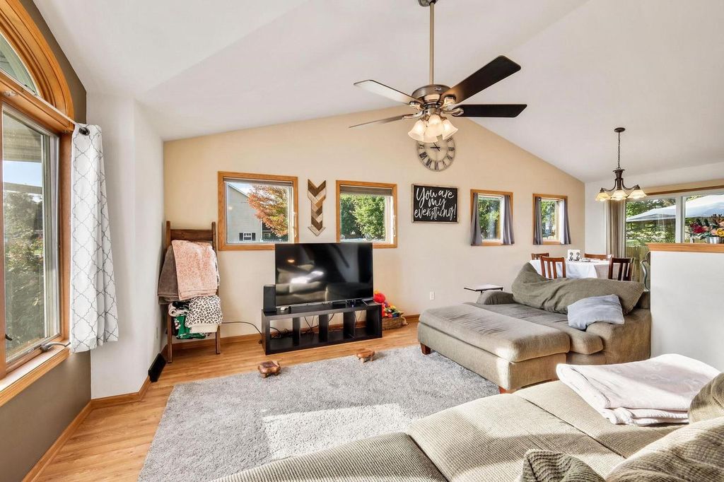 Photo of 633 Autumn Wood PARKWAY, Deerfield, WI 53531 (MLS # 2008322)