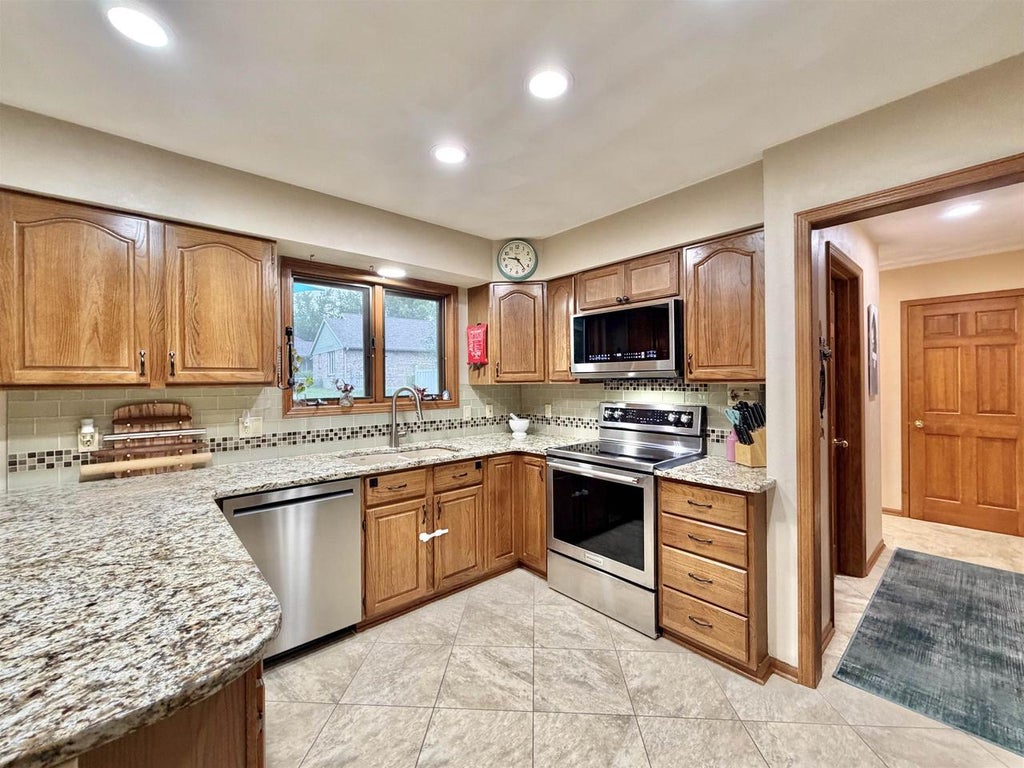 Photo of 711 E Azalea TERRACE, Beloit, WI 53511 (MLS # 2033144)
