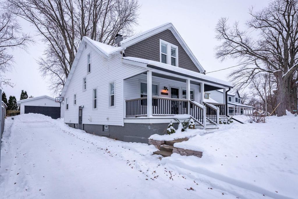 Photo of 25621 S Wind Lake ROAD, Waterford, WI 53185 (MLS # 1942645)