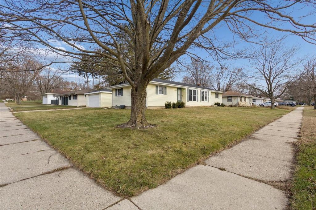 Photo of 2805 - 2807 Mohican ROAD, Janesville, WI 53545 (MLS # 2012957)