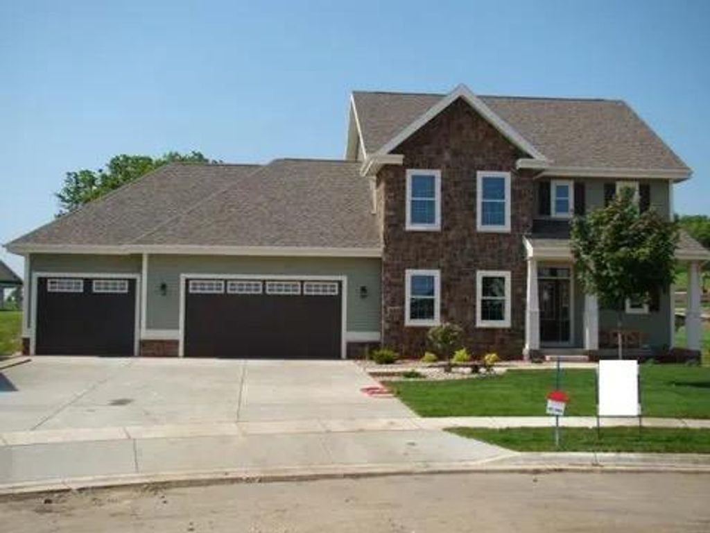 Photo of 245 Stone Bridge CIRCLE, Deerfield, WI 53531 (MLS # 2022419)