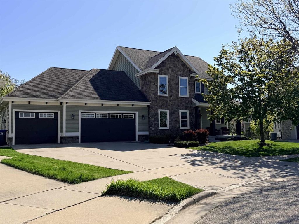 Photo of 245 Stone Bridge CIRCLE, Deerfield, WI 53531 (MLS # 2022419)