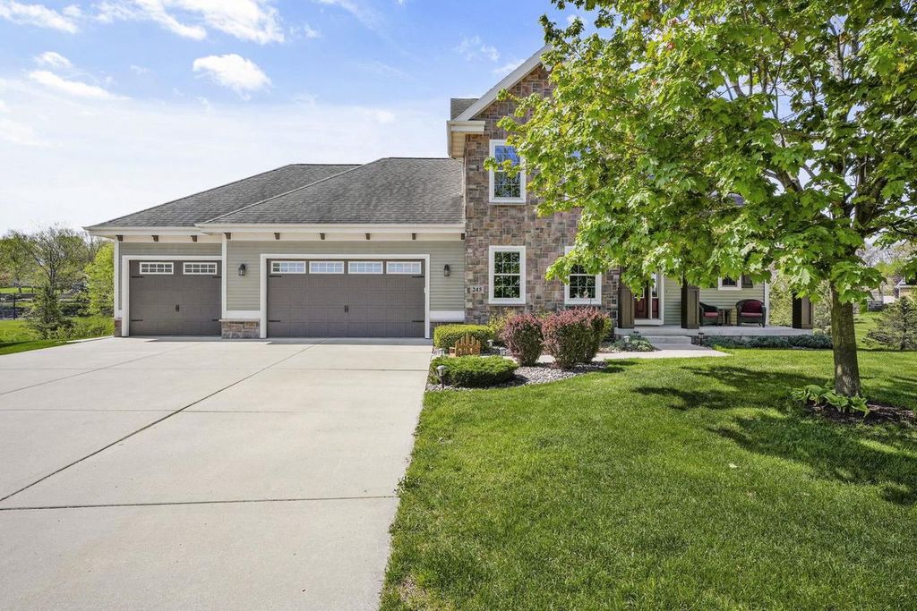 Photo of 245 Stone Bridge CIRCLE, Deerfield, WI 53531 (MLS # 2022419)