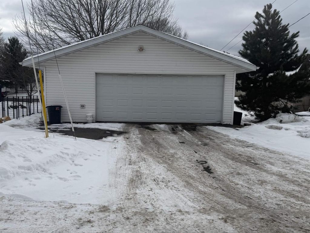 Photo of 609 W Miner AVENUE, Ladysmith, WI 54848 (MLS # 22600515)