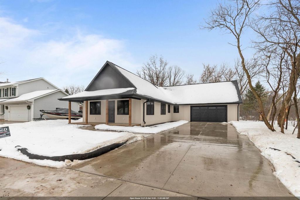 Photo of 2849 Ruschfield DRIVE, Oshkosh, WI 54904 (MLS # 50319329)