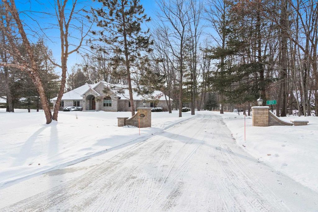 Photo of 2817 Brook Hills DRIVE, Green Bay, WI 54313 (MLS # 50320419)