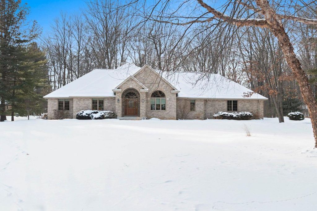 Photo of 2817 Brook Hills DRIVE, Green Bay, WI 54313 (MLS # 50320419)