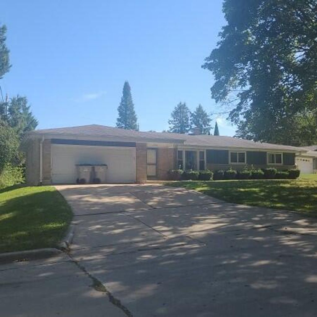 Photo of 7528 N 41st STREET, Milwaukee, WI 53209 (MLS # 1942467)