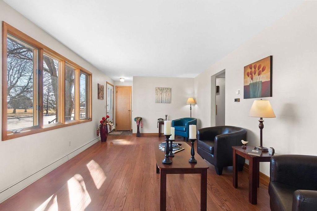 Photo of 2105 N Ballard ROAD, Appleton, WI 54911 (MLS # 50322288)