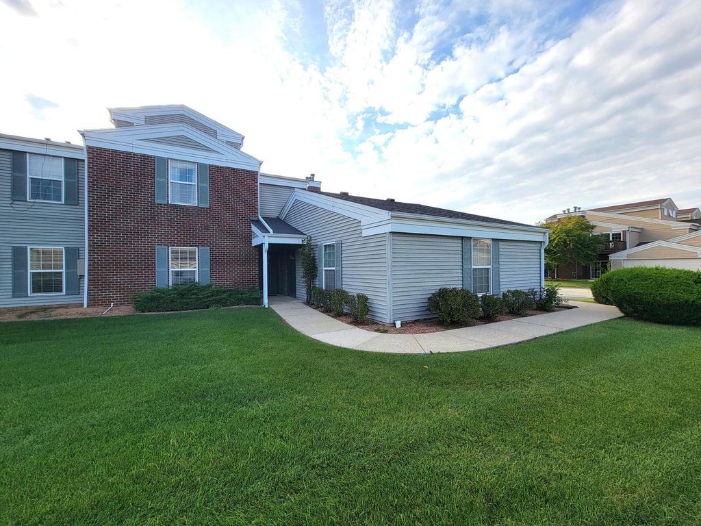 Photo of N16W26571 Tall Reeds LANE #B, Pewaukee, WI 53072 (MLS # 1936633)