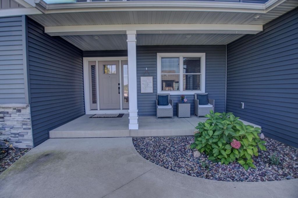 Photo of 704 Knollwood DRIVE, Holmen, WI 54636 (MLS # 1937583)