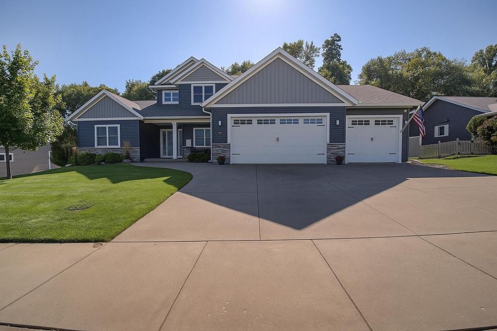 Photo of 704 Knollwood DRIVE, Holmen, WI 54636 (MLS # 1937583)