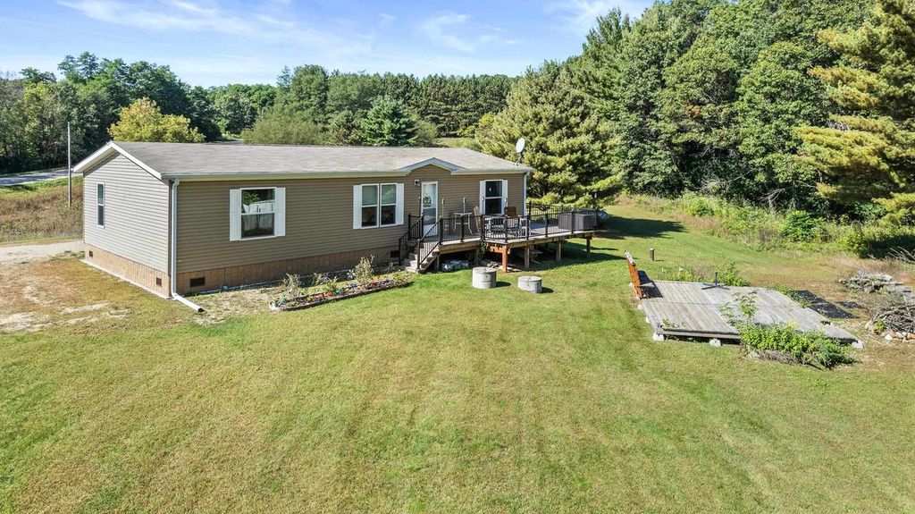 Photo of W8212 Highway O Wild Rose, Wild Rose, WI 54984 (MLS # 22504634)