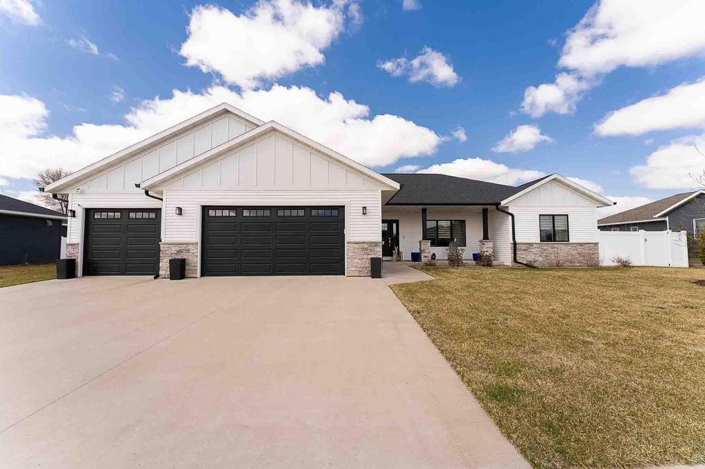 Photo of 1230 Crockett DRIVE, Holmen, WI 54636 (MLS # 2020596)