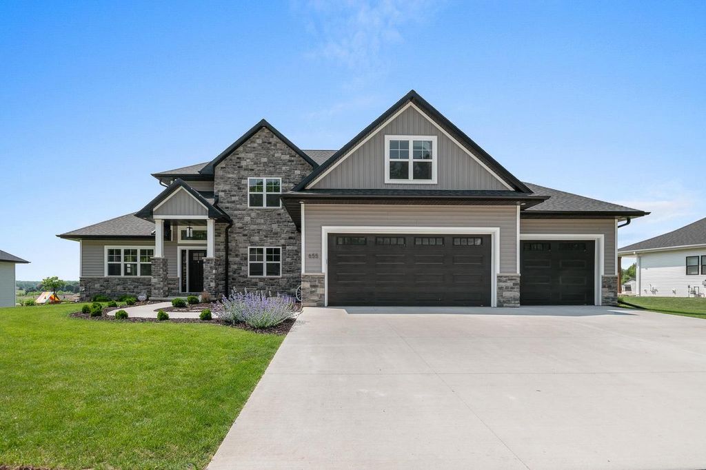 Photo of 655 Sunset Rdg, Green Bay, WI 54313 (MLS # 50319501)