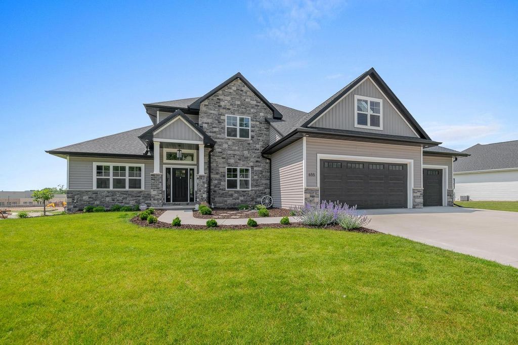 Photo of 655 Sunset Rdg, Green Bay, WI 54313 (MLS # 50319501)