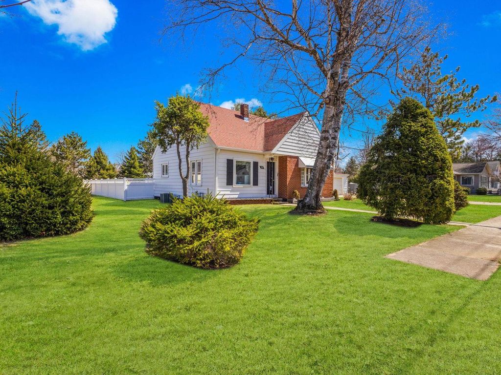 Photo of 220 S Wood AVENUE, Peshtigo, WI 54157 (MLS # 50324057)