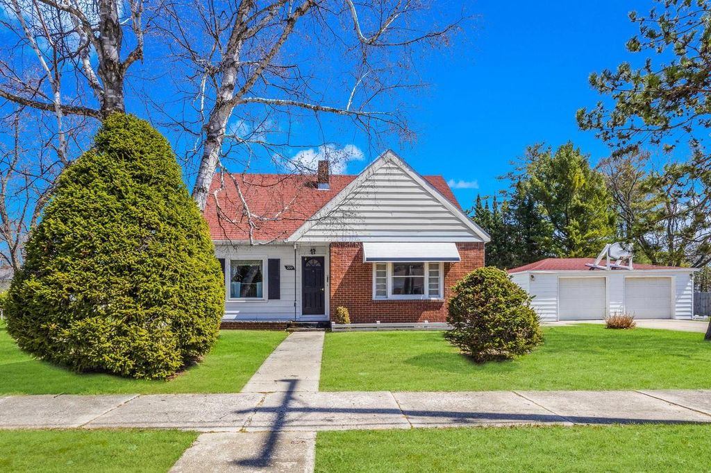 Photo of 220 S Wood AVENUE, Peshtigo, WI 54157 (MLS # 50324057)