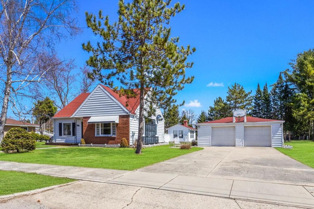 Photo of 220 S Wood AVENUE, Peshtigo, WI 54157 (MLS # 50324057)