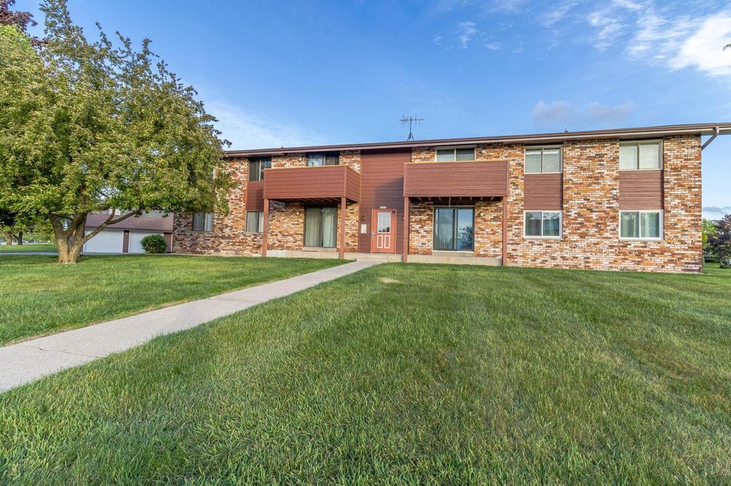 Photo of 10345 W Whitnall Edge DRIVE #101, Franklin, WI 53132 (MLS # 1963712)