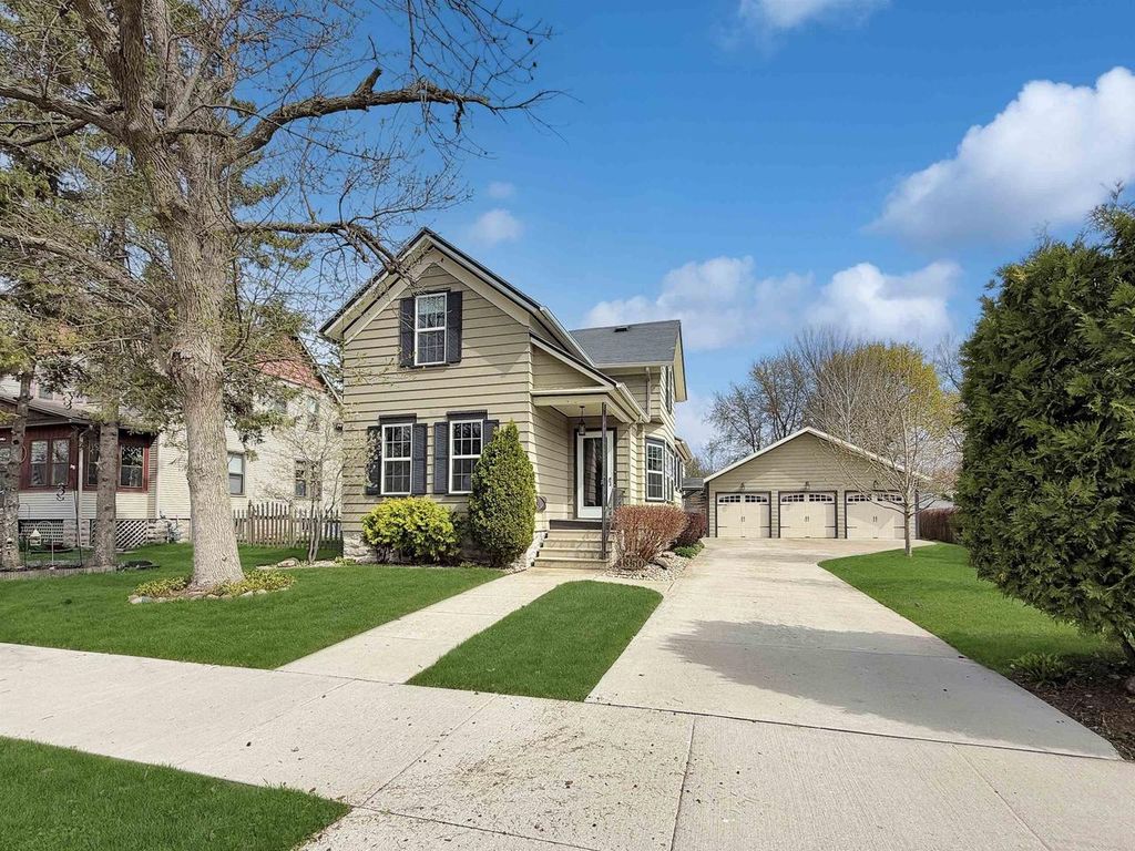 Photo of 1350 Ceape AVENUE, Oshkosh, WI 54901 (MLS # 50324373)