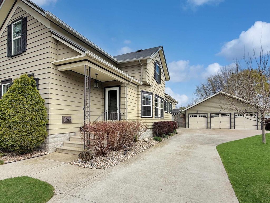 Photo of 1350 Ceape AVENUE, Oshkosh, WI 54901 (MLS # 50324373)