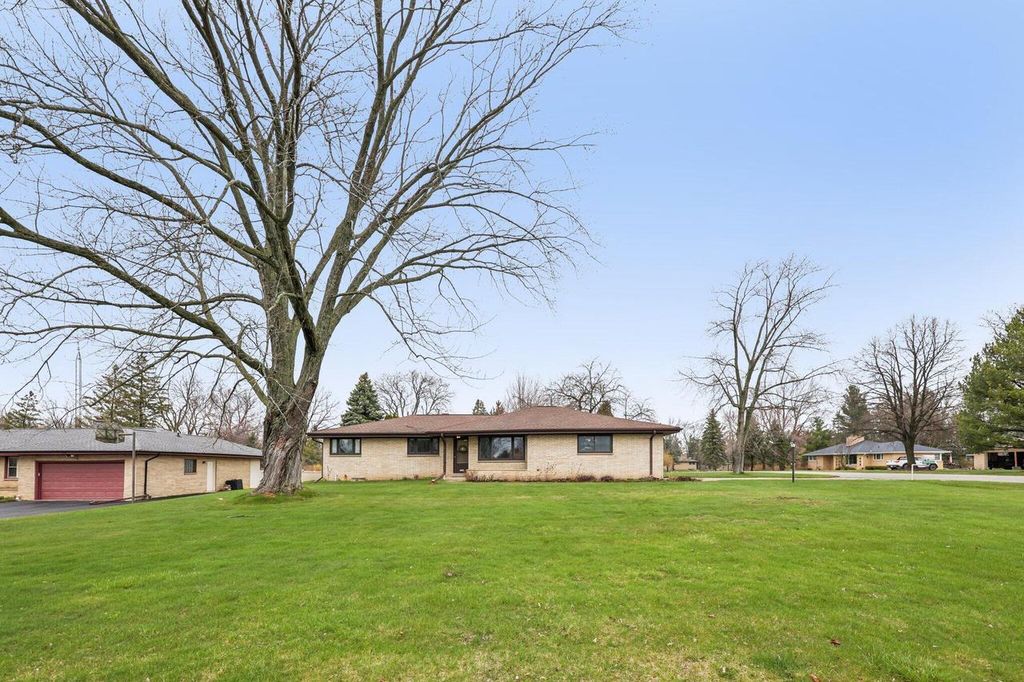 Photo of 5104 Twin Elms DRIVE, Racine, WI 53406 (MLS # 1958035)
