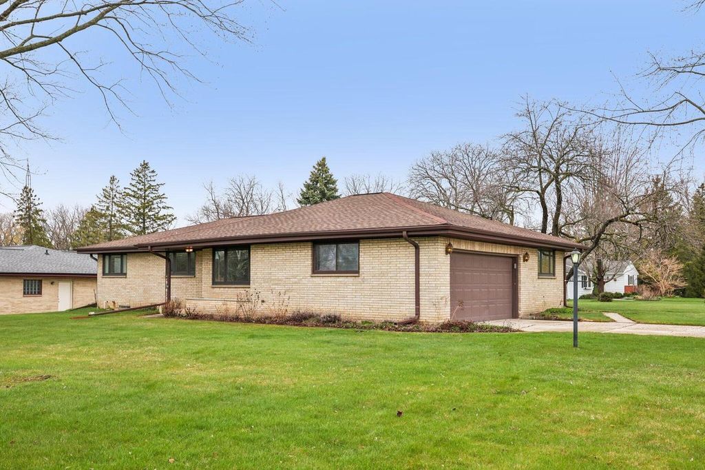 Photo of 5104 Twin Elms DRIVE, Racine, WI 53406 (MLS # 1958035)