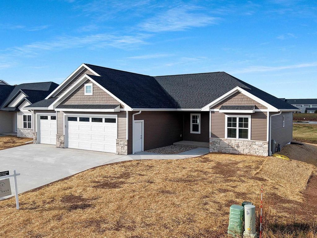 Photo of 1417 Crossroads DRIVE, De Pere, WI 54115 (MLS # 50315703)