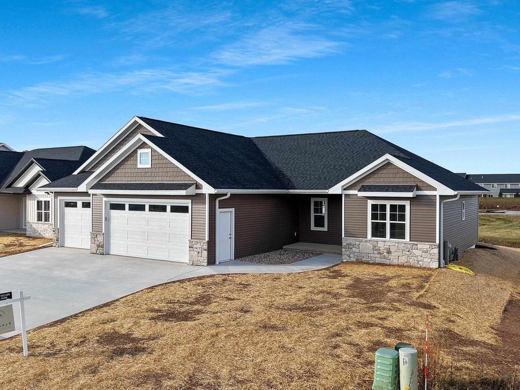 Photo of 1417 Crossroads DRIVE, De Pere, WI 54115 (MLS # 50315703)