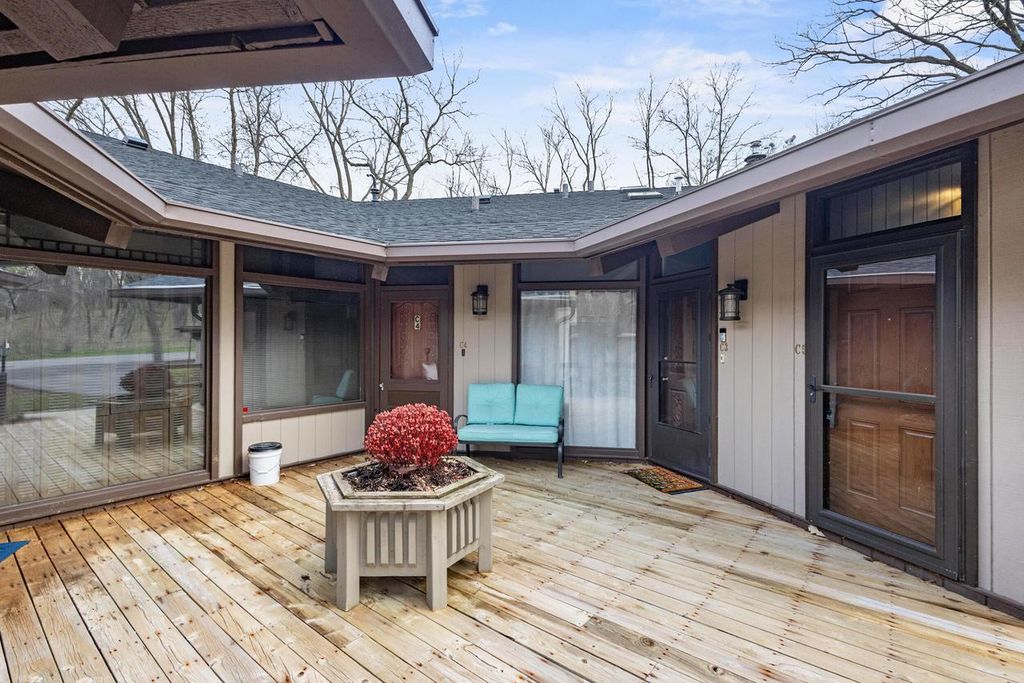 Photo of 800 Aspen DRIVE #C5, Fontana, WI 53125 (MLS # 1959935)