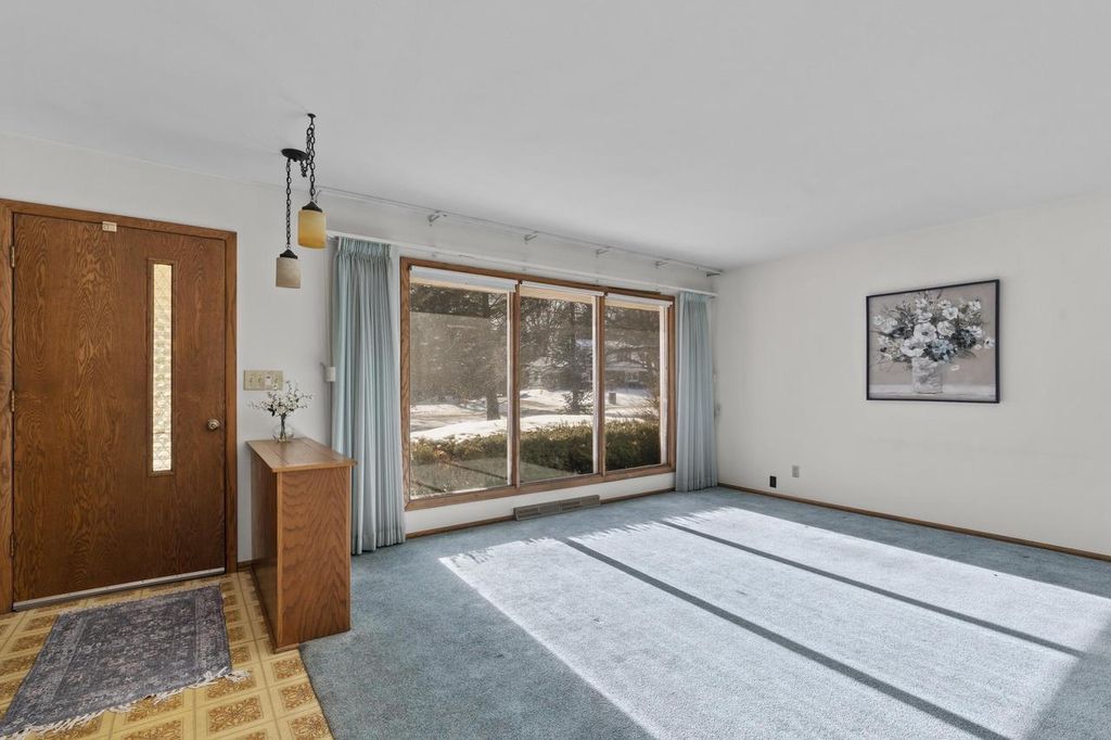 Photo of 8824 W Dosie AVENUE, Greenfield, WI 53228 (MLS # 1948182)