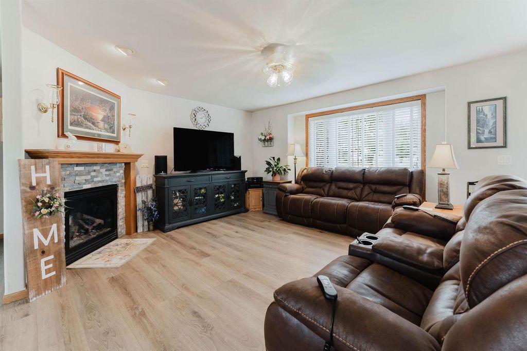 Photo of 620 Courtland AVENUE, Oshkosh, WI 54901 (MLS # 50328091)