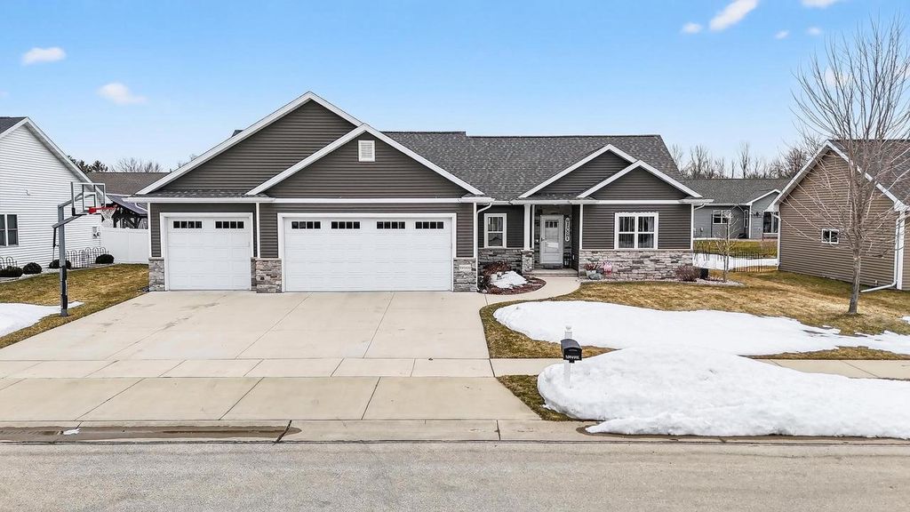 Photo of W6036 Zach STREET, Menasha, WI 54952 (MLS # 50322714)