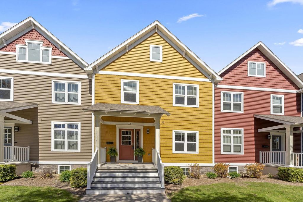 Photo of 228 S Jackson STREET, Green Bay, WI 54301 (MLS # 50325396)