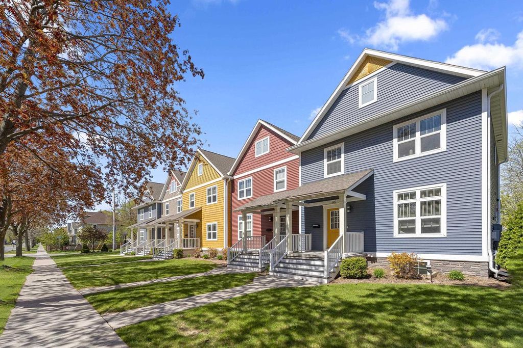 Photo of 228 S Jackson STREET, Green Bay, WI 54301 (MLS # 50325396)