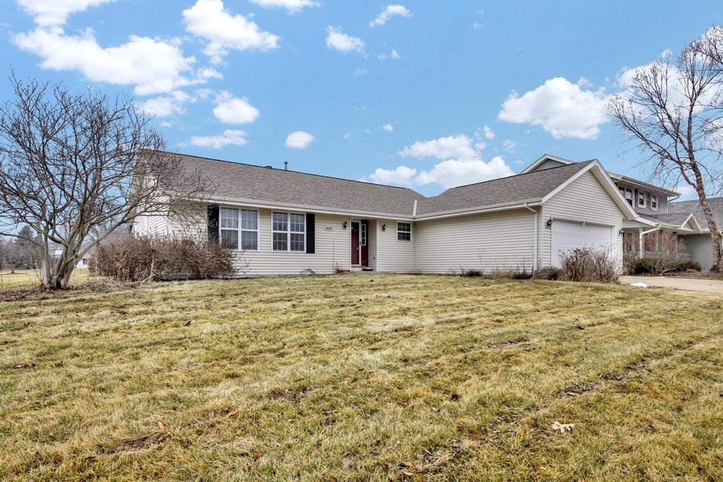 Photo of 10393 S Katie DRIVE, Oak Creek, WI 53154 (MLS # 1946672)