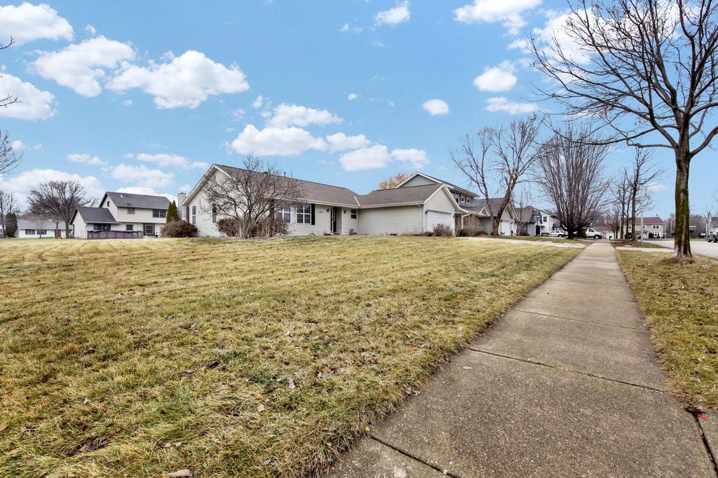 Photo of 10393 S Katie DRIVE, Oak Creek, WI 53154 (MLS # 1946672)