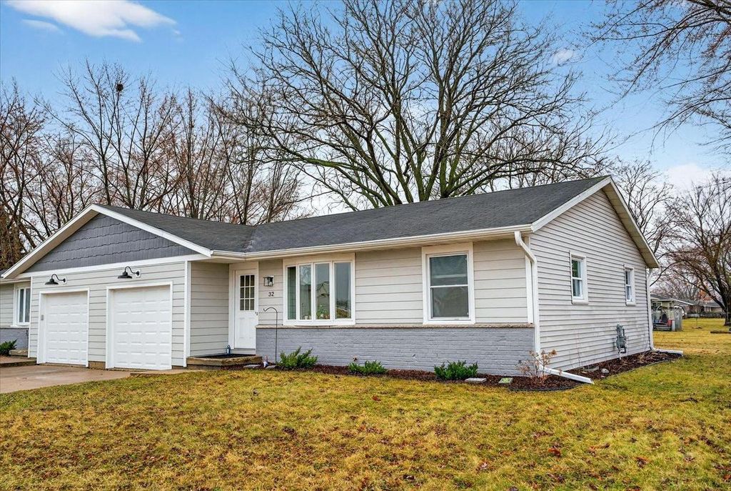 Photo of 32 Karl AVENUE, Belleville, WI 53508 (MLS # 2017392)