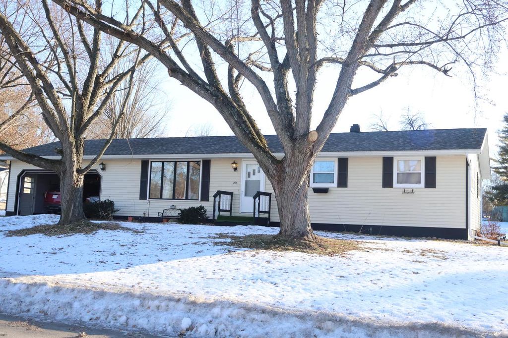 Photo of 215 S Prospect CIRCLE, Shawano, WI 54166 (MLS # 1947517)