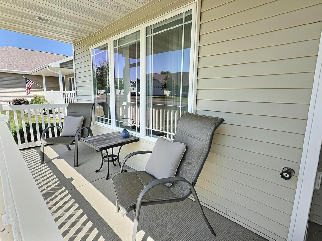 Photo of 262 Wyldewood DRIVE, Oshkosh, WI 54904 (MLS # 50330171)