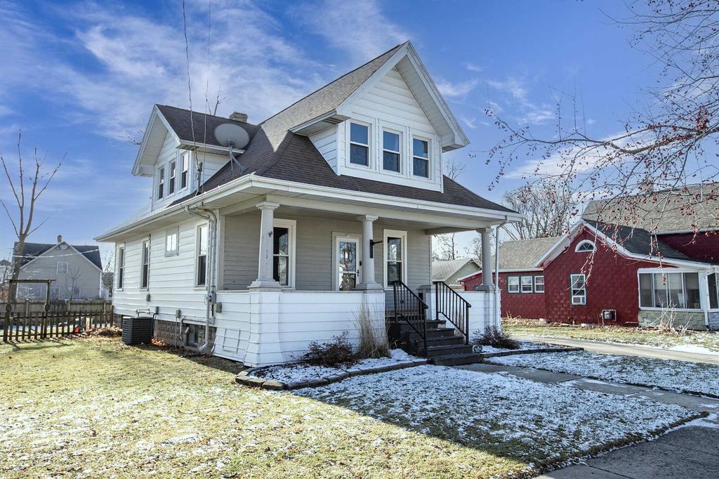 Photo of 721 2nd STREET, Menasha, WI 54952 (MLS # 50319930)