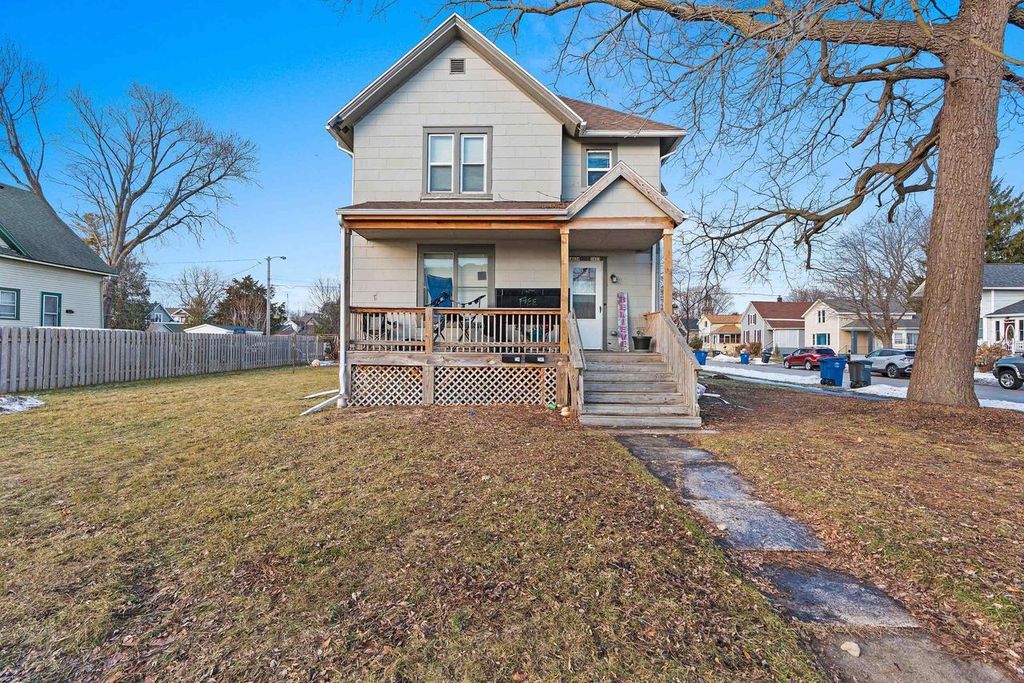Photo of 1403 S Main STREET, Oshkosh, WI 54902 (MLS # 50319884)