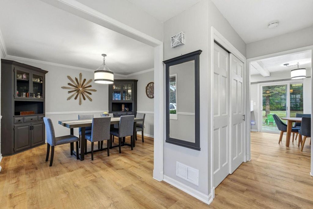 Photo of S83W32784 N Oak Tree COURT, Mukwonago, WI 53149 (MLS # 1954126)