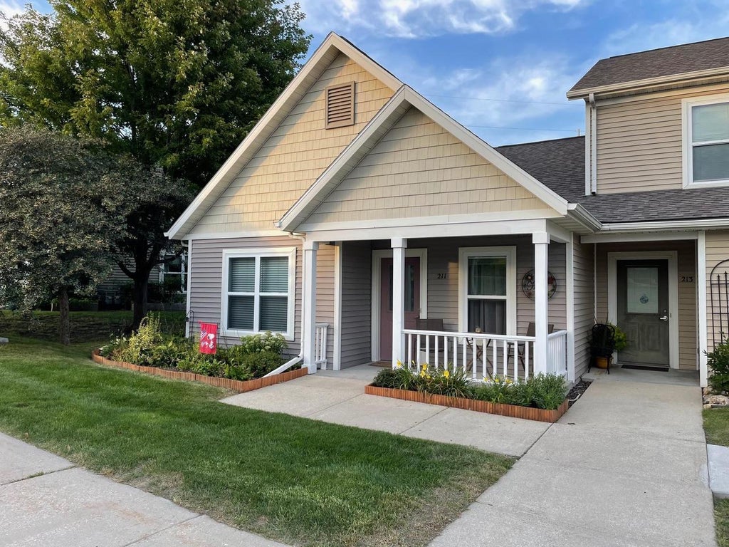 Photo of 211 S Musket Ridge DRIVE #211, Sun Prairie, WI 53590 (MLS # 2033153)