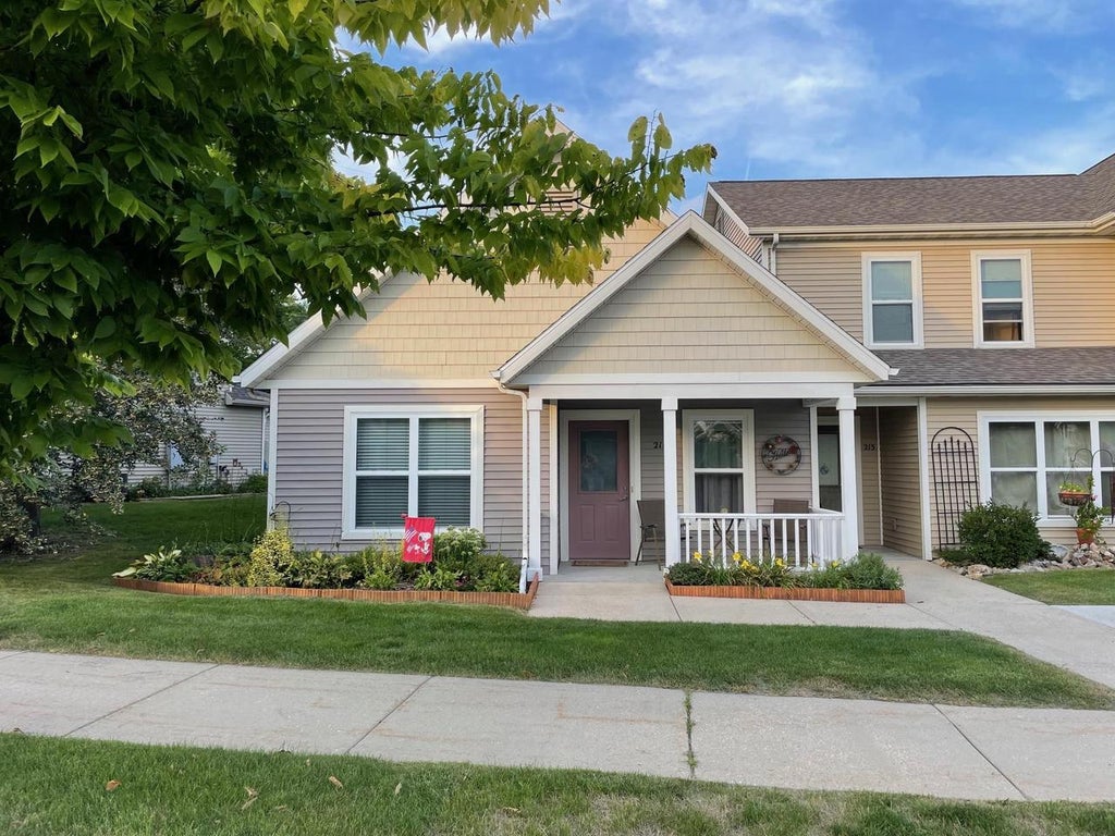 Photo of 211 S Musket Ridge DRIVE #211, Sun Prairie, WI 53590 (MLS # 2033153)