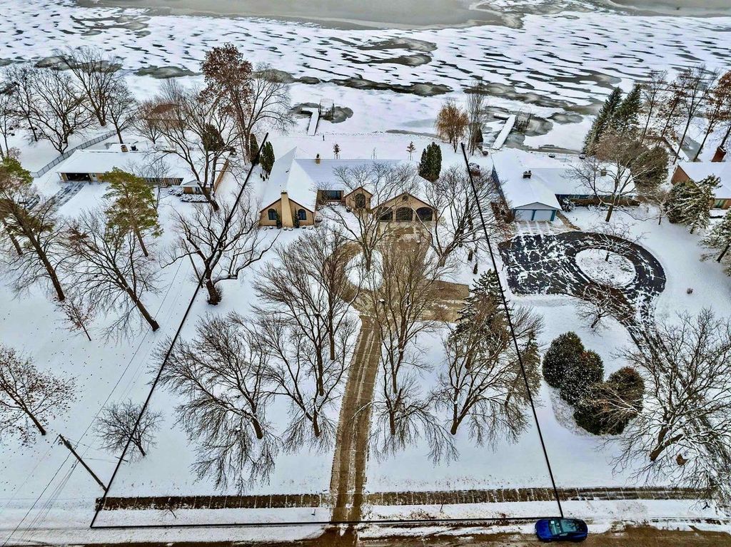 Photo of 2045 Lost Dauphin ROAD, De Pere, WI 54115 (MLS # 50318947)