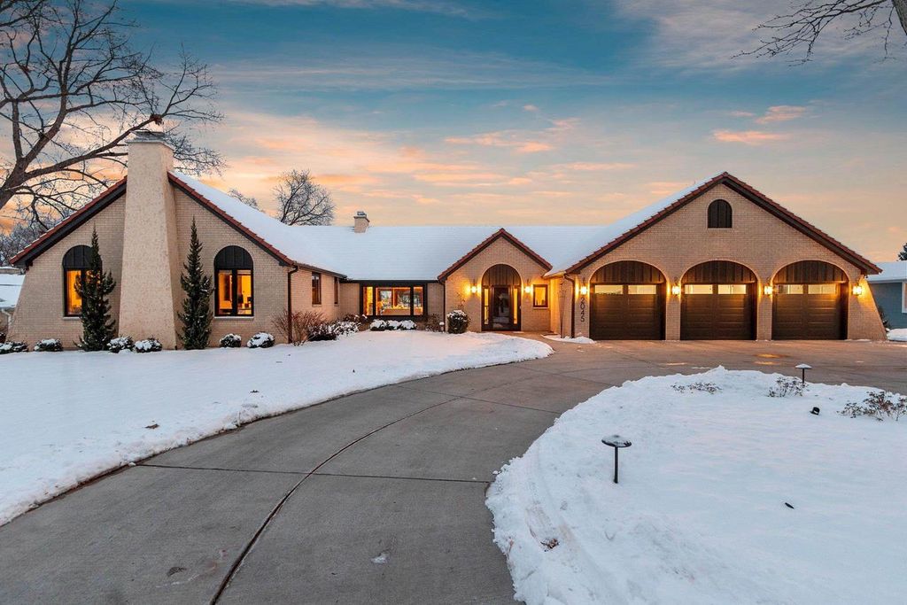 Photo of 2045 Lost Dauphin ROAD, De Pere, WI 54115 (MLS # 50318947)