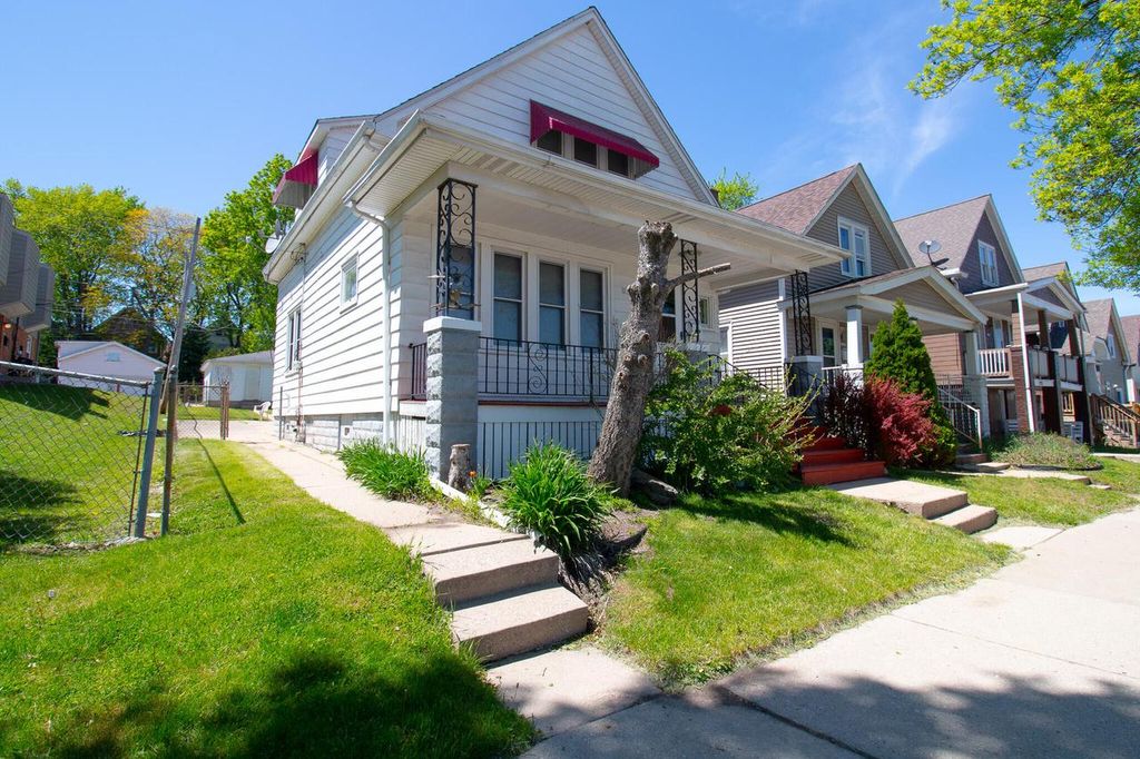 Photo of 2729 S 14th STREET, Milwaukee, WI 53215 (MLS # 1962757)